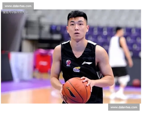 高诗岩落户济南！顶薪续约 + 全家扎根，“新泉城人” 开启篮球与生活双重新篇