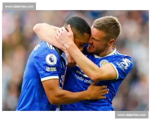 莱斯特城黄金一代重聚！瓦尔迪携家人与马奎尔、麦迪逊共享阿尔加维假期