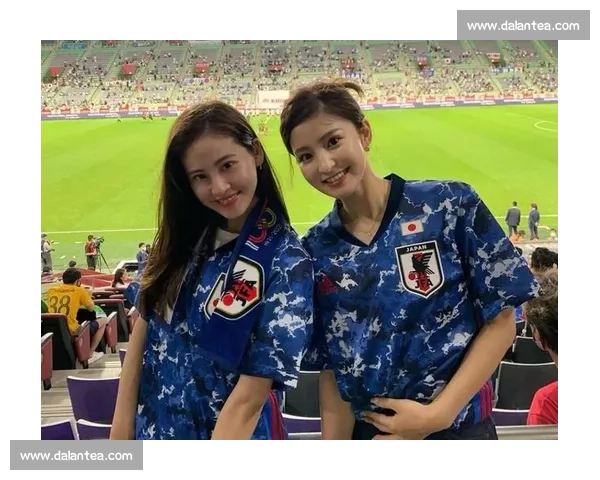 堂安律与明松美玖大婚！美妆博主新娘惊艳全场，小栗旬携日本国脚齐聚祝福