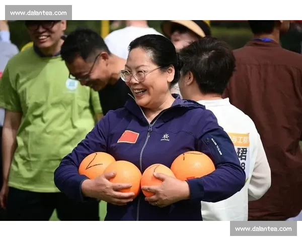 南疆绿茵星火燃