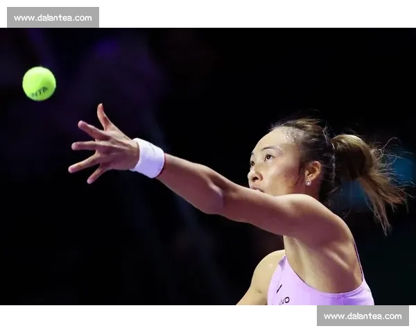 郑钦文新战靴亮相！今夜对决莱巴金娜冲击冠军